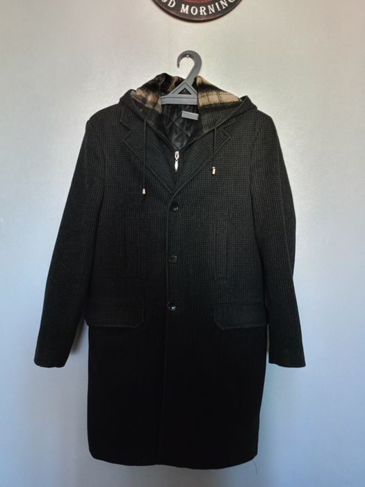 Продам пальто на мальчика лет 11-13