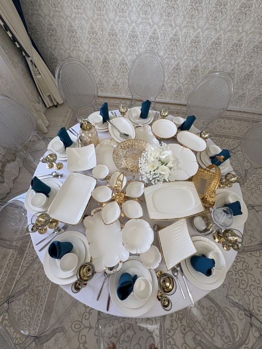 Стол ыдысымен арендаға беріледі.