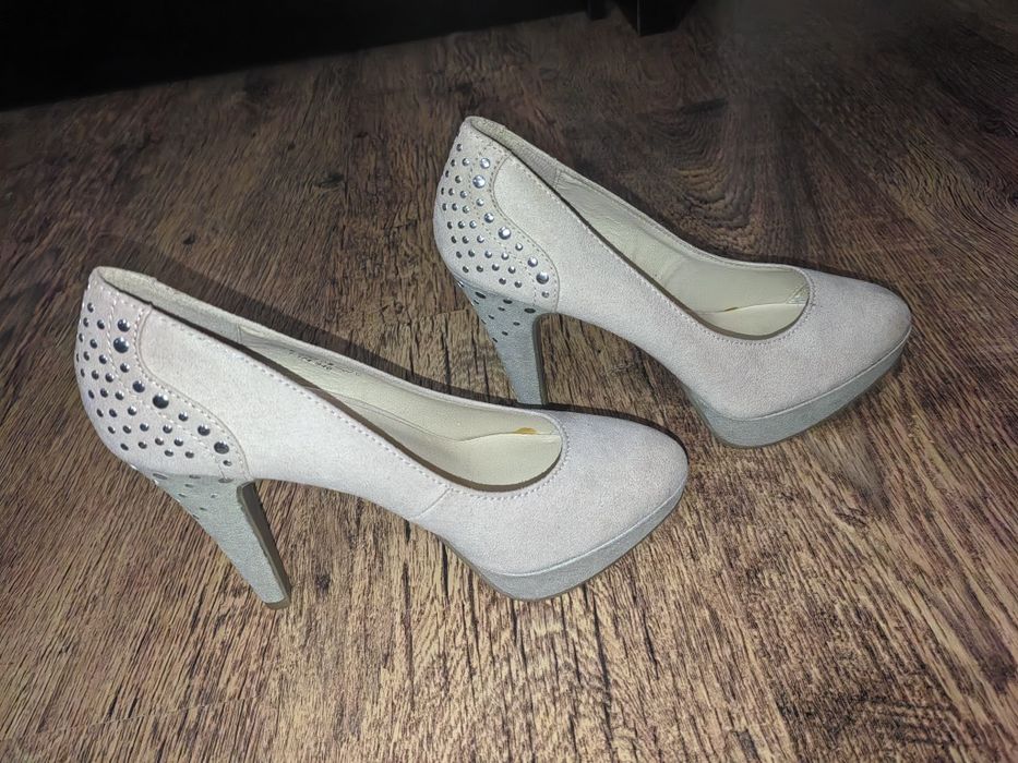 Дамски обувки с ток