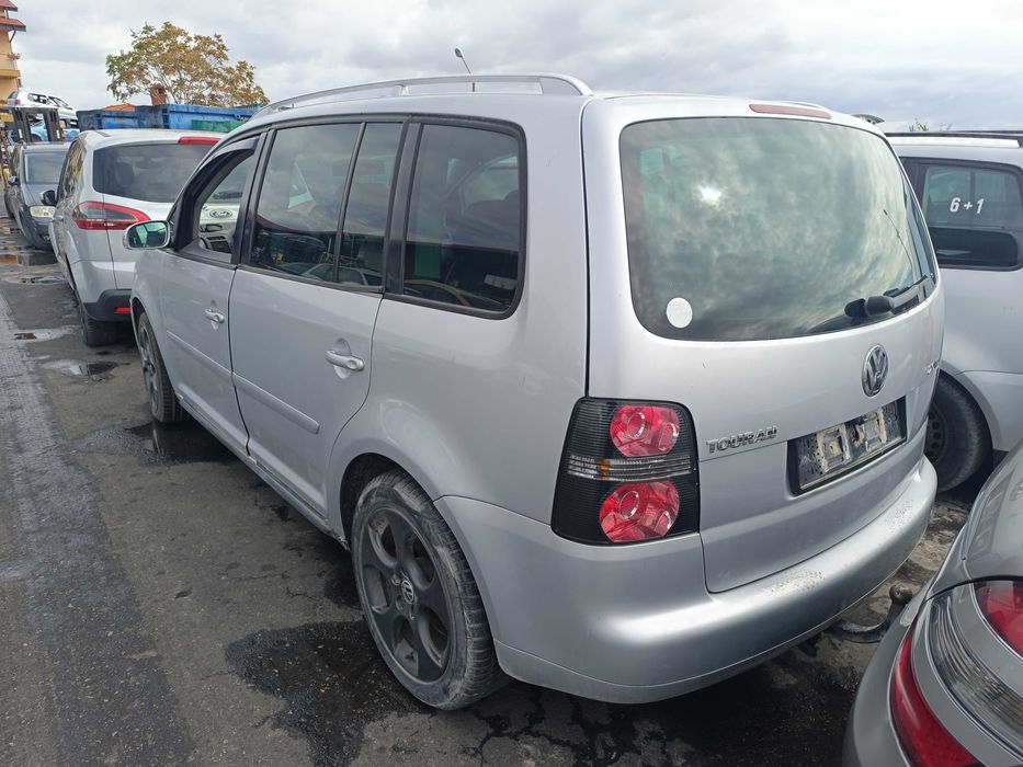 На части! VW Touran 2.0 TDI