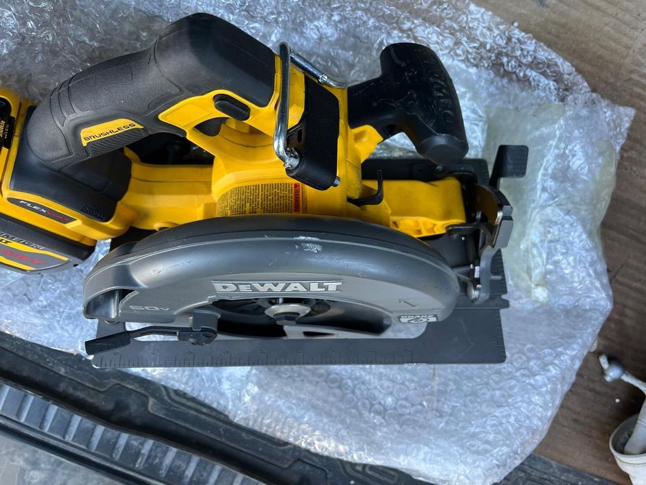 Циркулярная пила  Dewalt