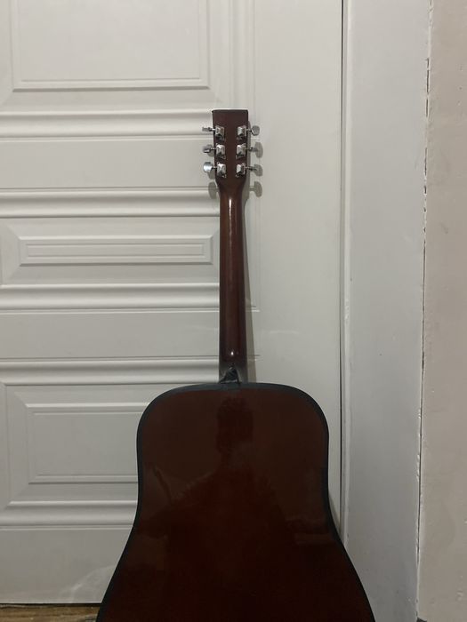 Продам гитару YinYuan срочна , есть торг