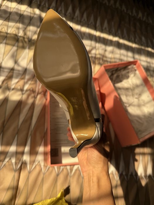 Женские туфли из кожи