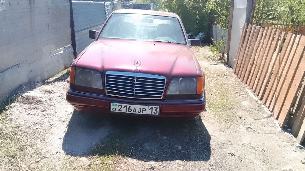 Мерседес е2.2 бензин