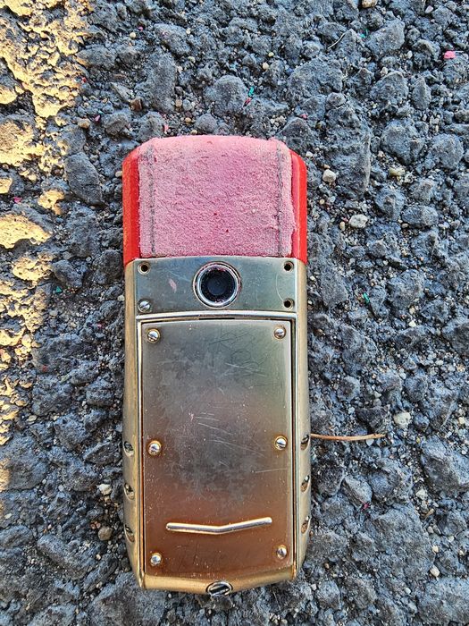 Продам телефон на запчасти