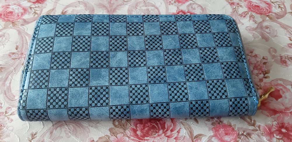 Дамско синьо портмоне