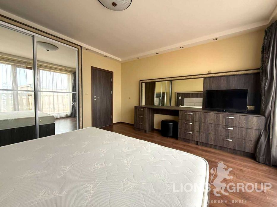 Тристаен обзаведен апартамент в затворен комплекс