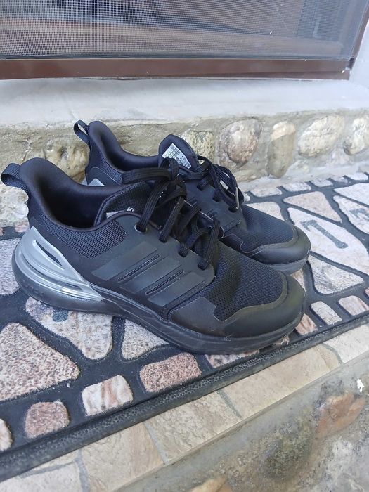 Adidasi  unisex.