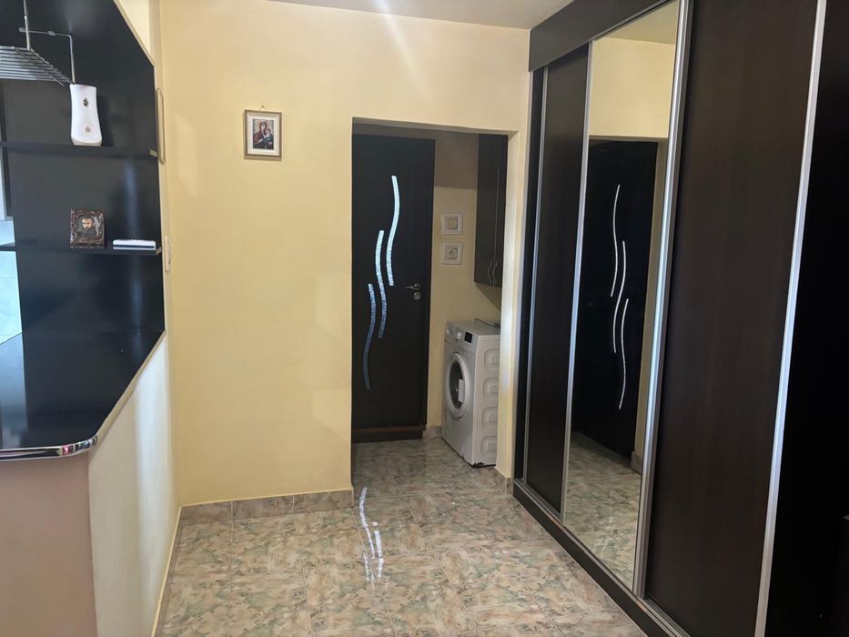 Inchiriez apartament