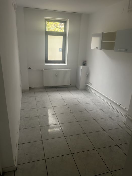 Vand spatiu comercial 50mp zona McDonalds