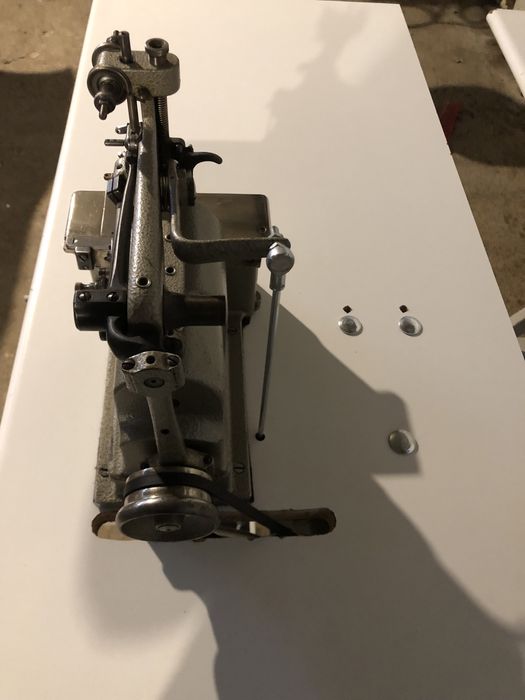 Merrow clasa 27FJ cusatura ornamentala tricotaje