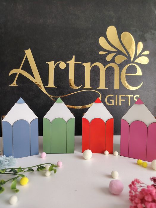 Cutie pentru flori personalizată din lemn – Cadou educatoare / învățătoare