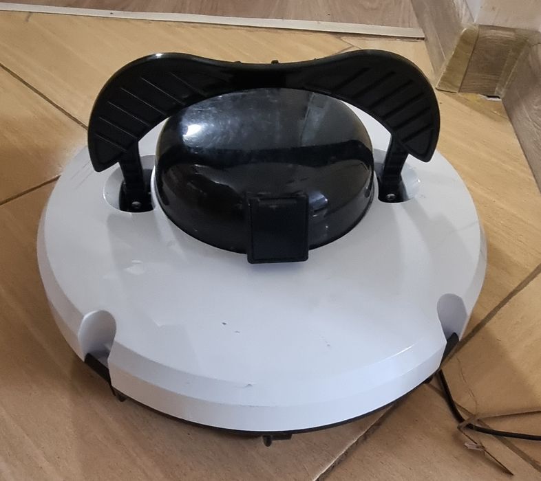 Прахосмукачка робот за басейн