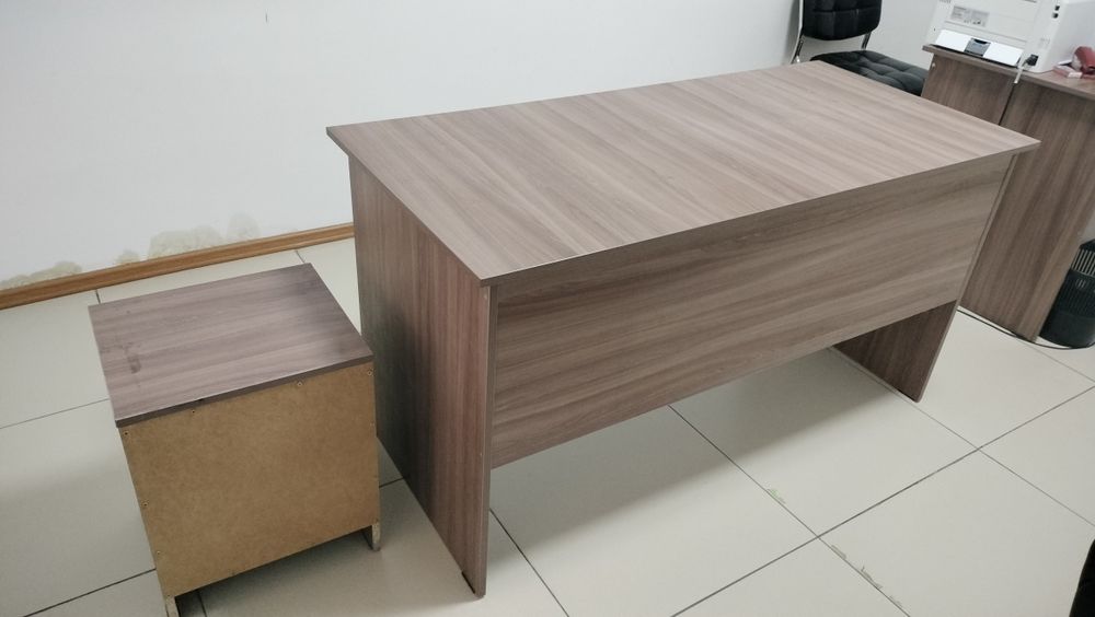 Рабочий стол с тумбой