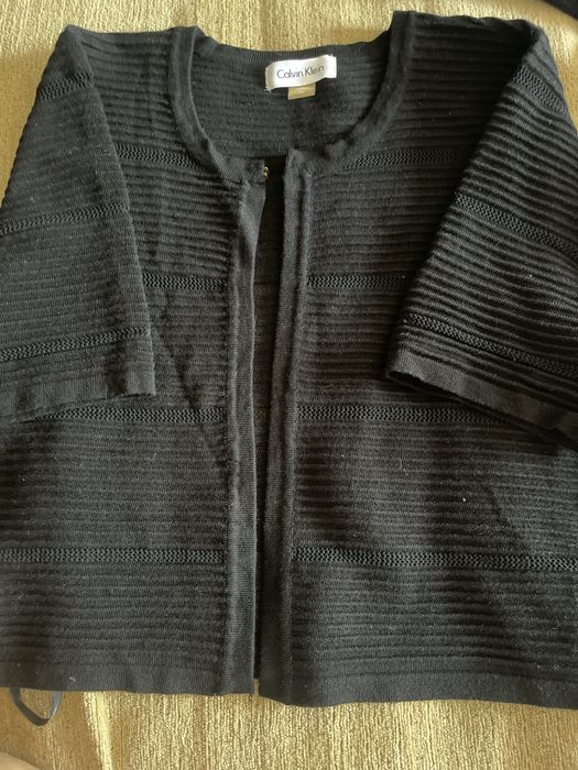 Продается крфточка calvin klien