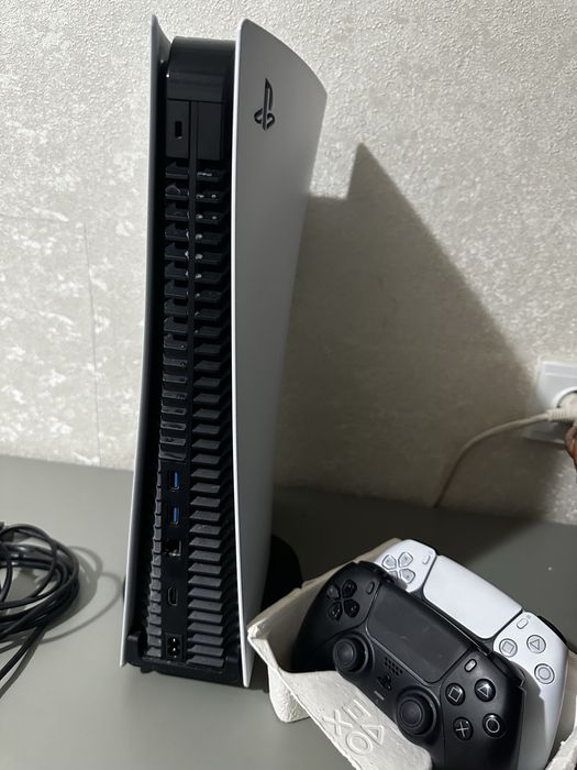 Продаётся PlayStation 5 в отличном состоянии.
