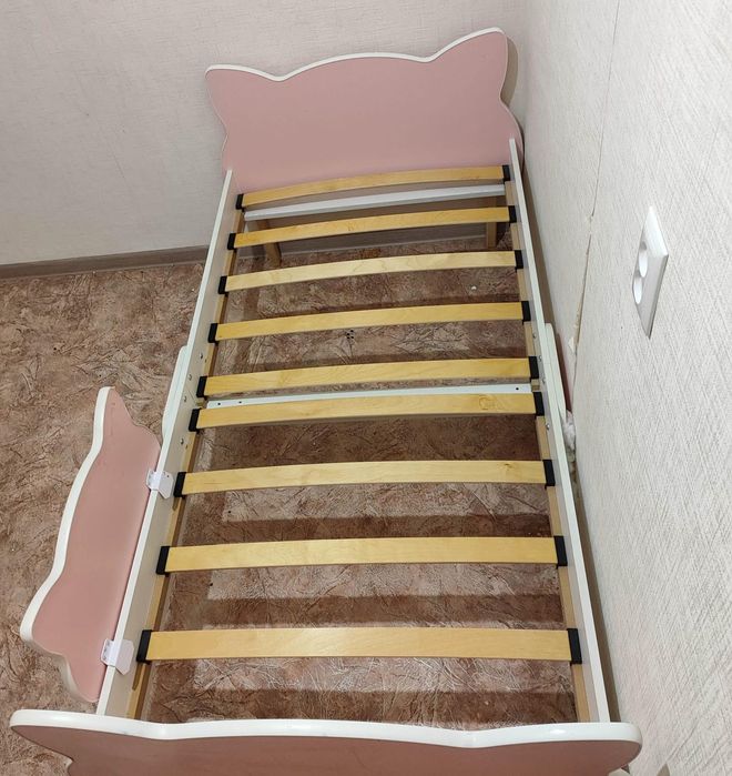 Продам детскую кроватку кошечку