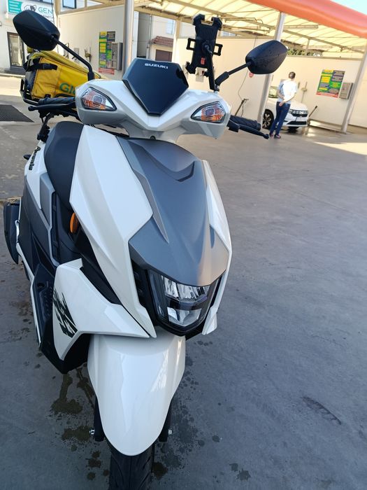 Vând Suzuki Avenis 125