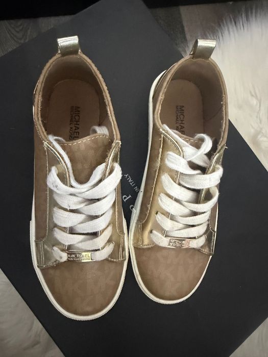 Vand sandale si adidadi de copii originale !