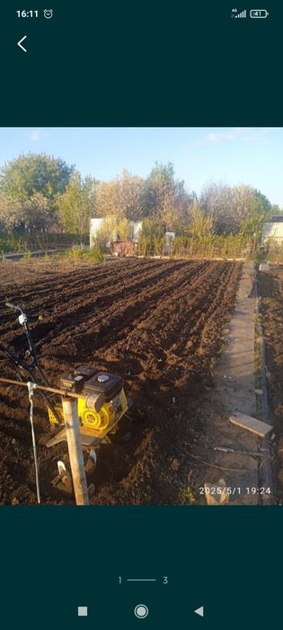 Вспашка земли мотоплугом