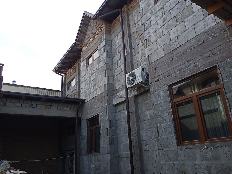 Участка сотилади - оринтир Амусазан кафеси (эски Шамс тўйхона)