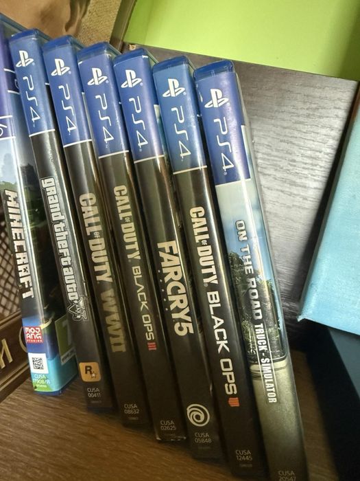 Продавам този PS4pro в много добро състояниe!