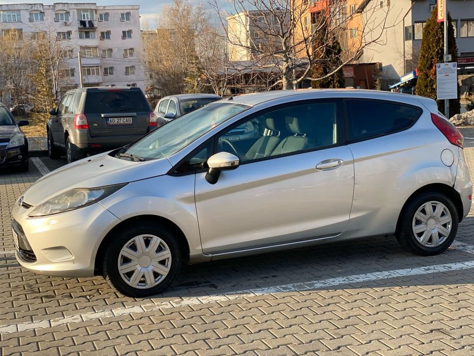 Vând ford fiesta
