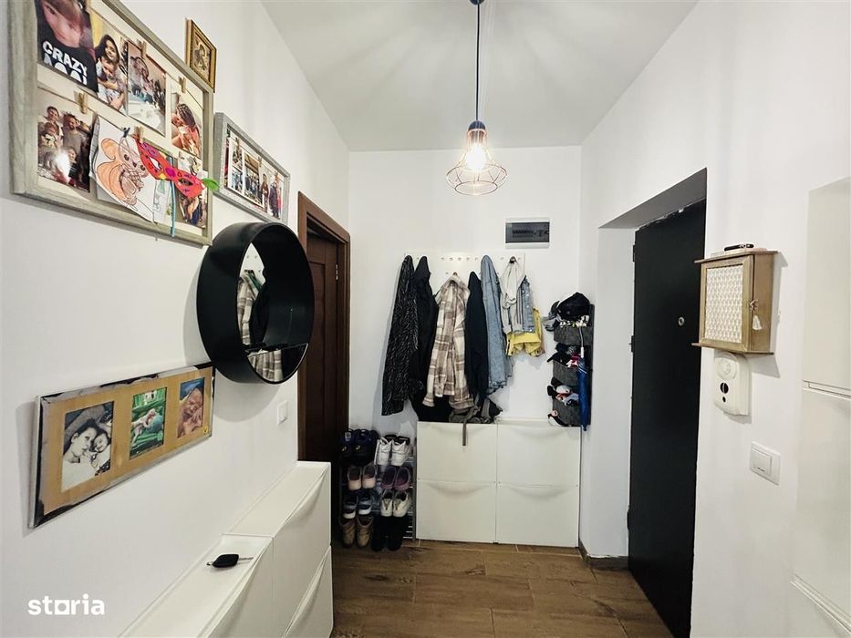 Apartament  modern 3 camere de vanzare, et. intermediar, balcon