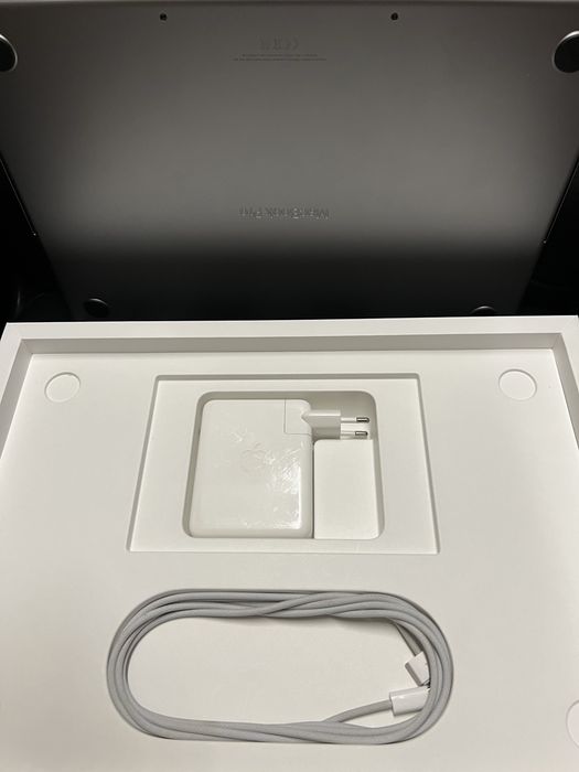 MacBook Pro 16  / A2485 /  2021