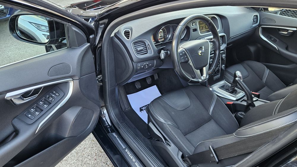Volvo V40 D2 1.6 Tdi 2013 Bi-Xenon-Navi-Clima-Camera luat vederi-Scaune incalzite-Jante R17