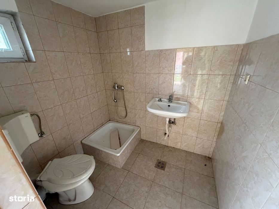 Casa de vanzare 255mp utili, 1974mp teren - Balomir