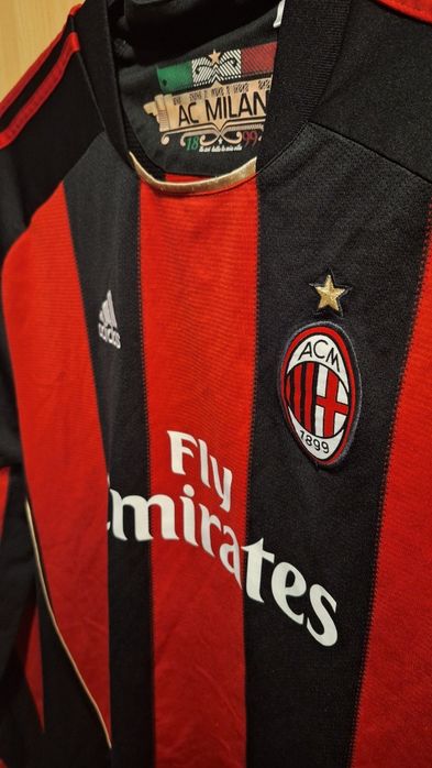 Домакински екип на Милан от сезон 10/11.