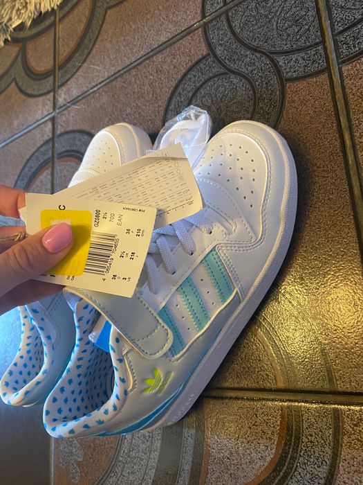 Adidas marimea 35 noi mamici/copiii