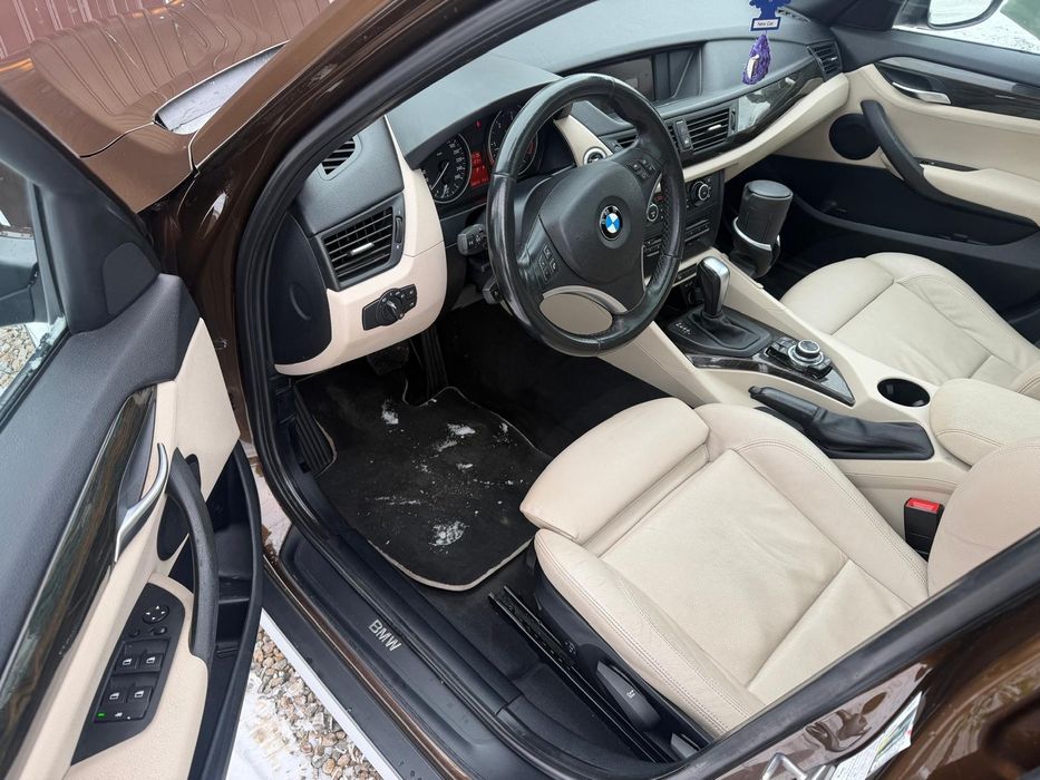 Vând BMW X1  2.0D 177 CP X-drive Panoramic