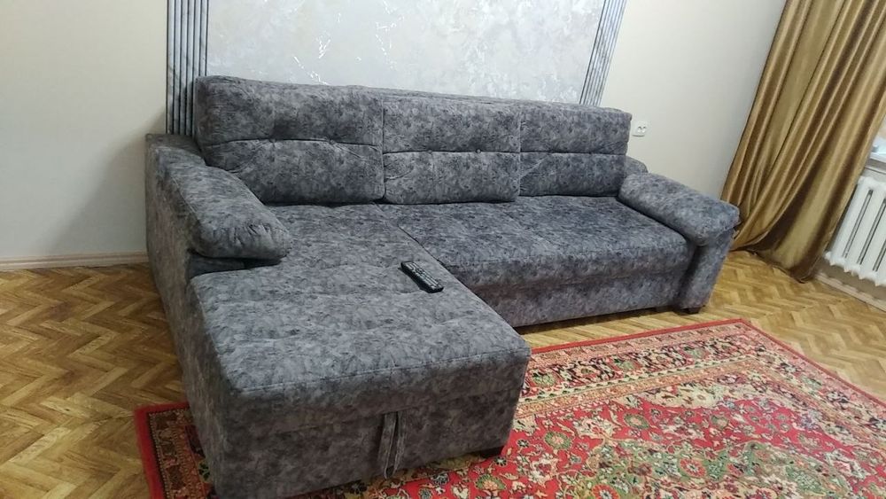 Диван угловой срочно продам