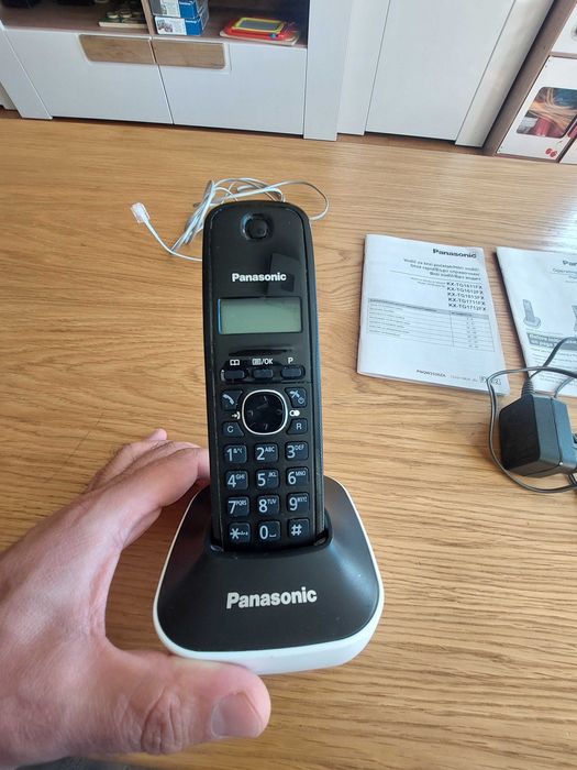 Телефон Panasonic KX-TG1611FX с безжична слушалка