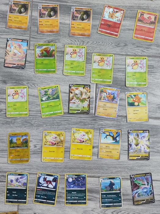 Cărți pokemon foarte bune