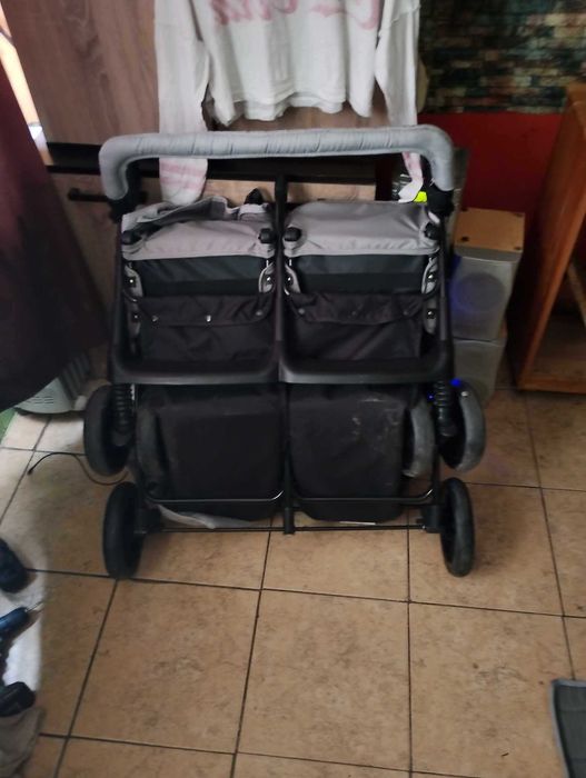 Двуместна количка - в перфектно състояние