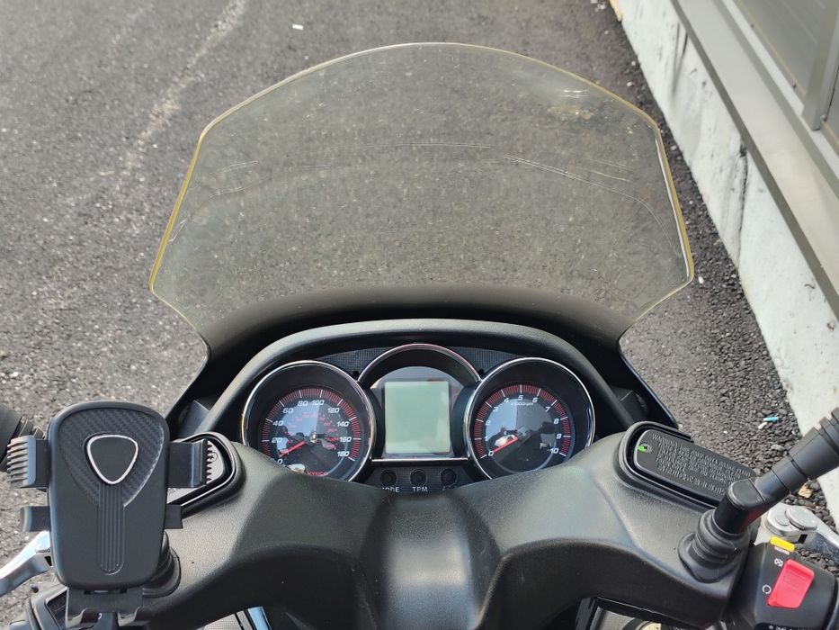 Kymko downtown  300 i
