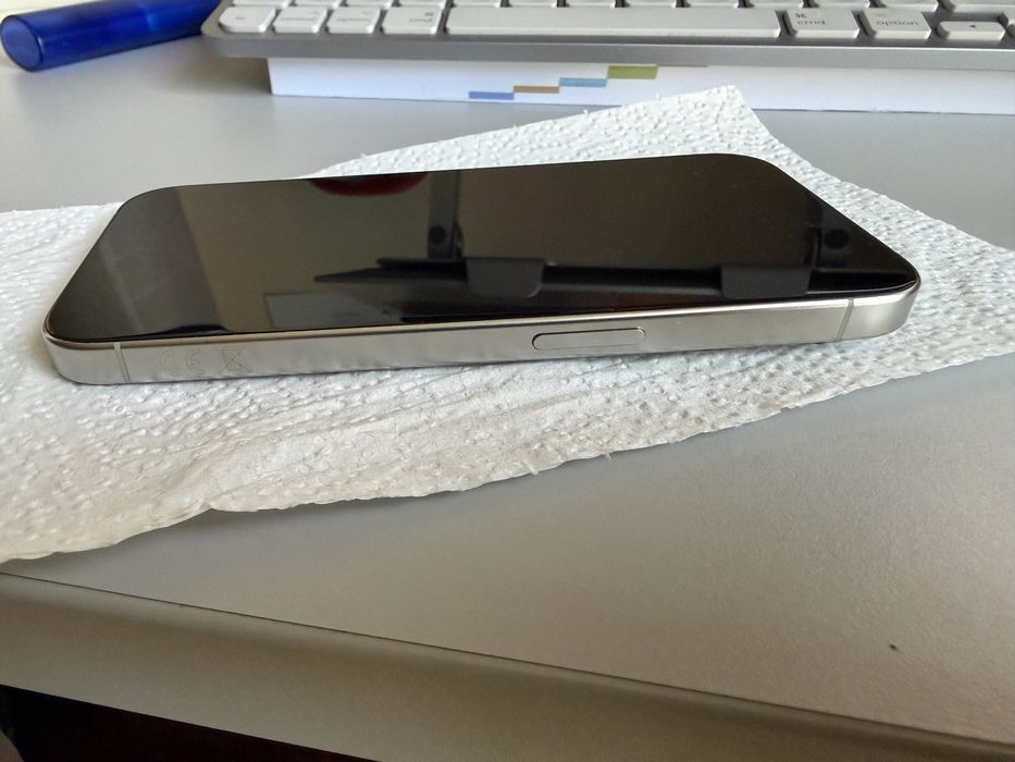 iPhone 15pro бял в топ състояние