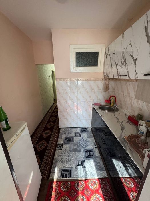 Uy sotiladi srochniy Guliston Sh