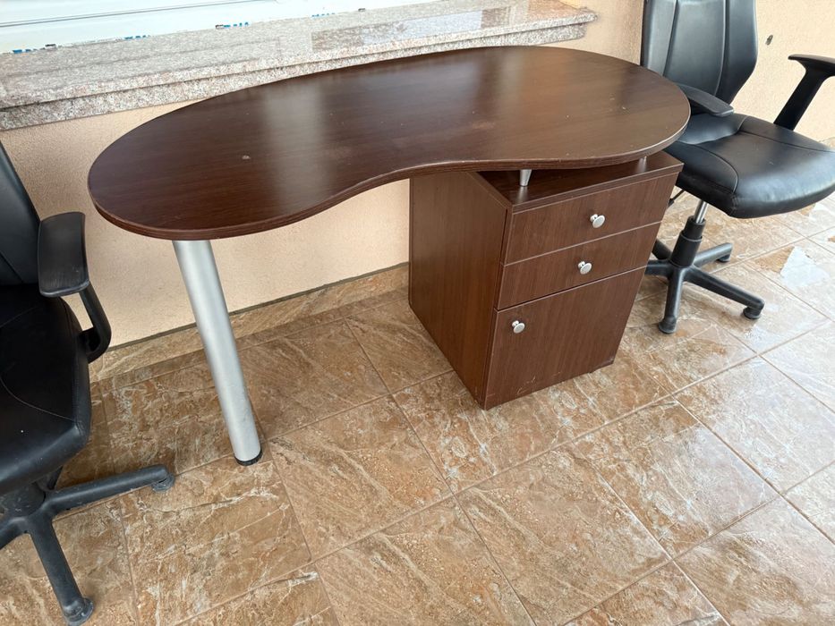 Бюро с два стола