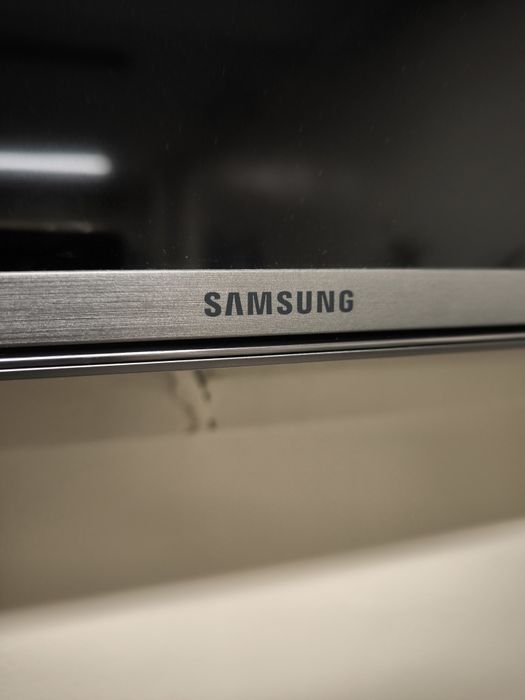 Телевизор Samsung диагональ 140 Б/у