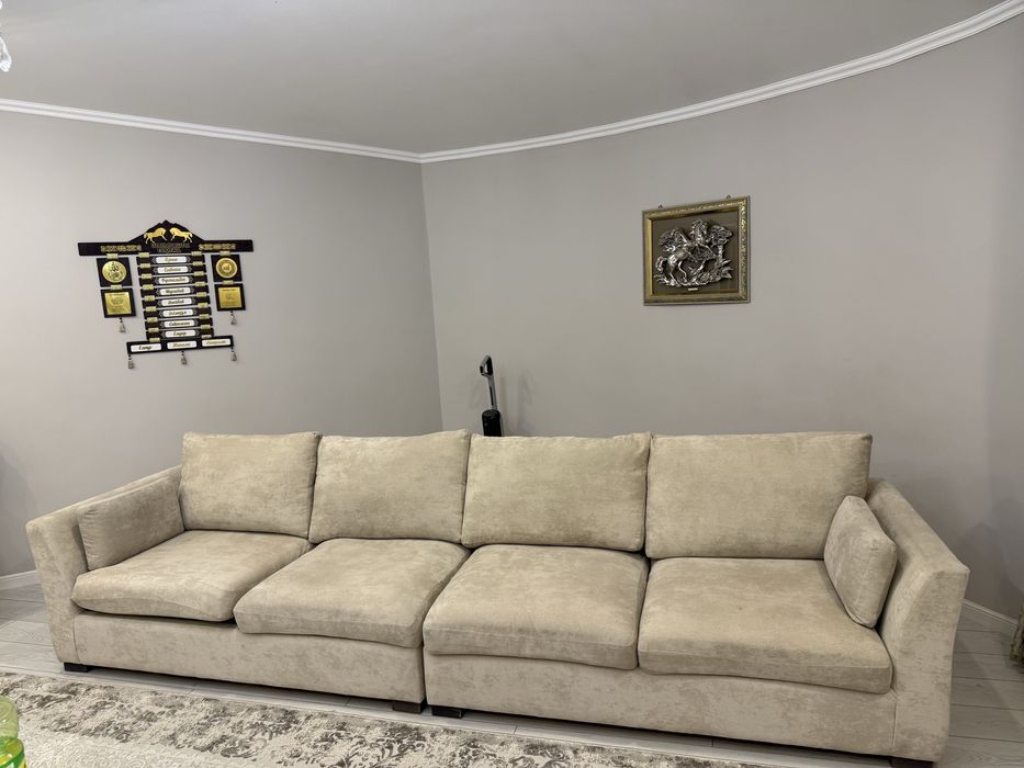 Диван цвет бежевый