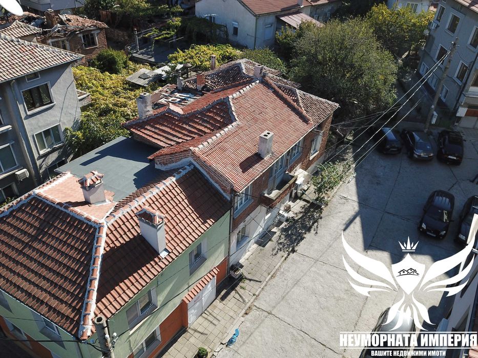 Продавам двуетажна къща РЗП 140кв. и 95кв.м. двор в гр.Асеновград