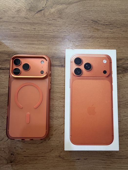Продам iPhone 17 pro max 256 gb Cosmic orange