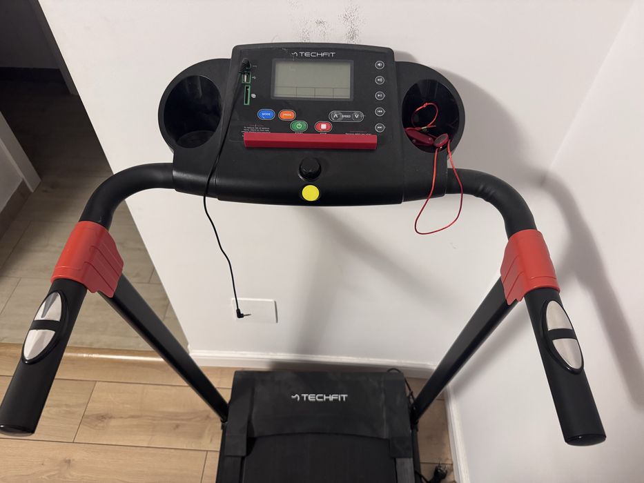 Vând banda de alergare Techfit MT95
