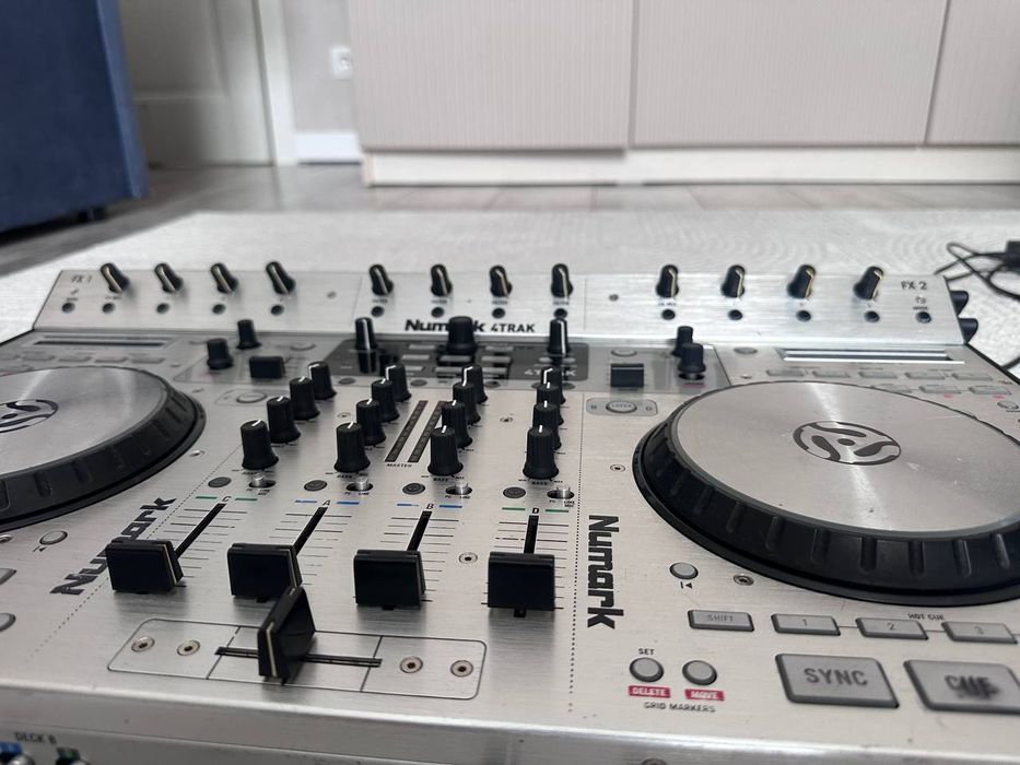 Диджей пульт Numark 4-Trak DJ стенд работает только на windows