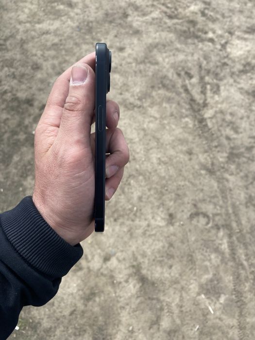 Продам Айфон 15 в хорошем состоянии