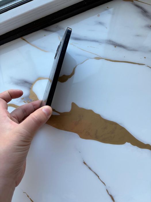 Продам Iphone 12